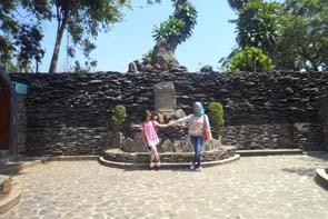 Pintu Masuk Site Museum Taman Purbakala Cipari